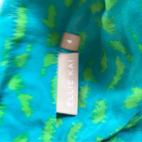 Ellie Kai Silk Blouse Top Blue Green Abstract Print V Neck Short Sleeves - Picture 5 of 5